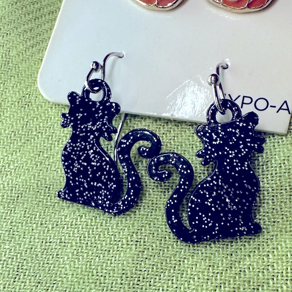 VAULTED 🗝️ Pumpkin + Black Cat Earrings - Picture 4 of 4